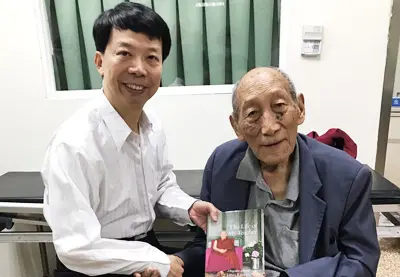 李醫師是94歲密宗仁波切 的私人醫師,目前住在美國紐約市